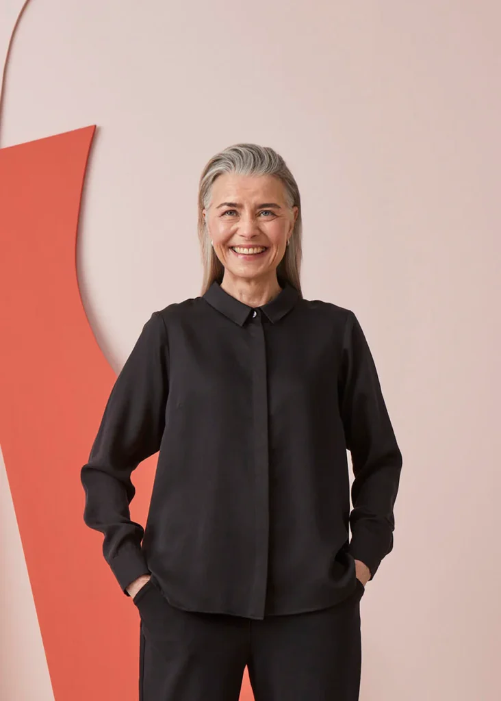 Woman wearing black shirt